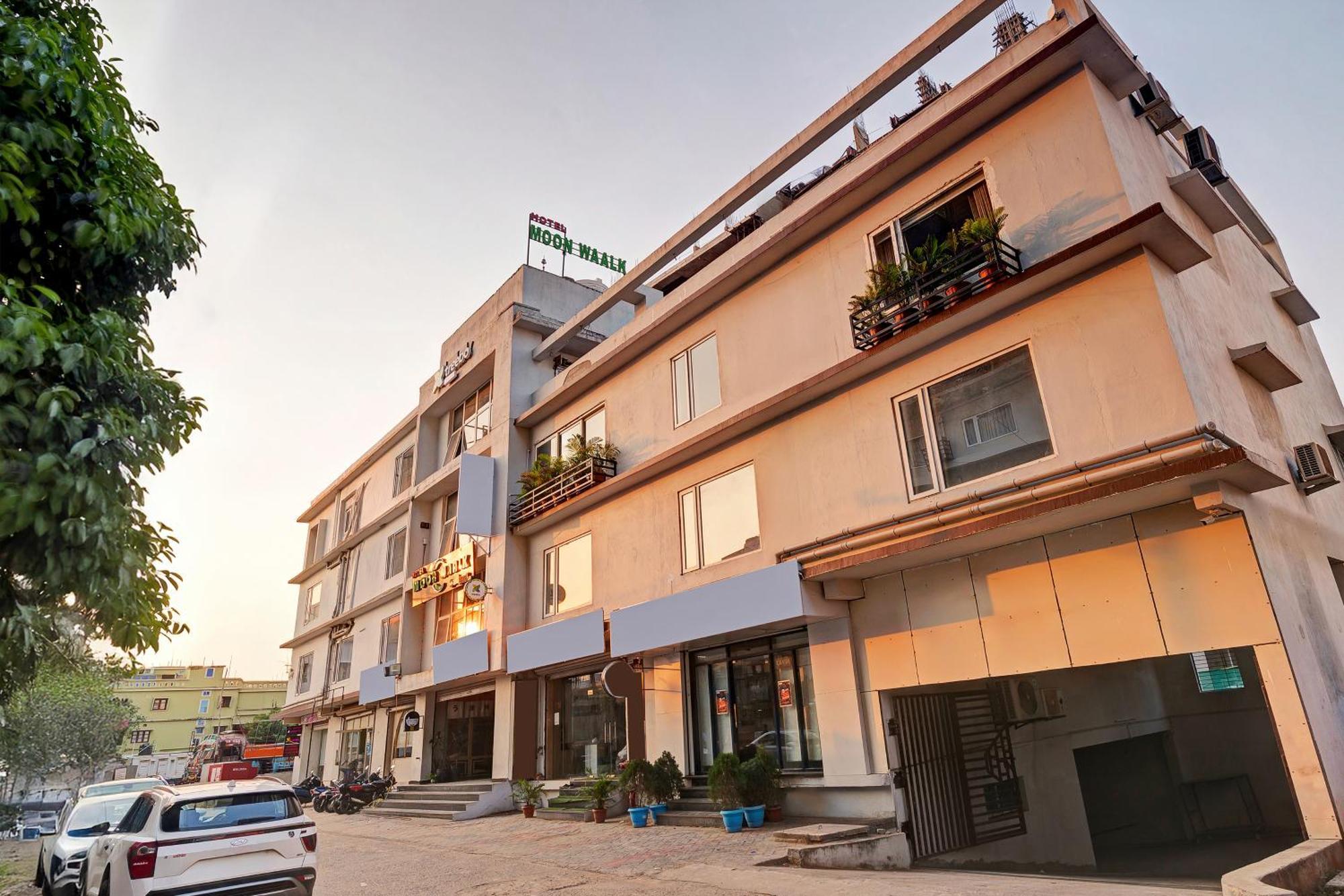 Hotel Treebo Moon Waalk à Bhubaneswar Extérieur photo